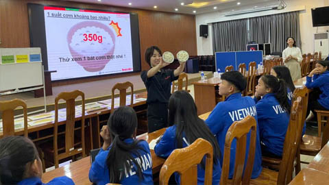  LĐBĐVN tổ chức đào tạo dinh dưỡng cho các tuyển thủ nữ U14 và U16